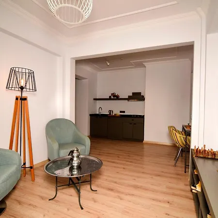 Spacious Flat With Balcony Near Hadrian's Gate Apartment *
