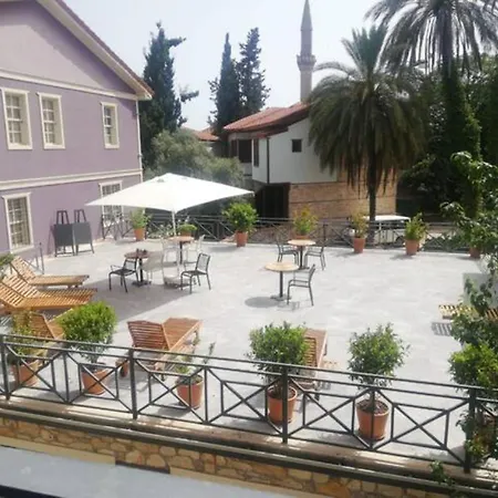 Spacious Flat With Balcony Near Hadrian's Gate * Αττάλεια